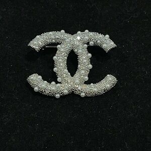 Fashion Jewelry Stamped Silver Pearl Brooch